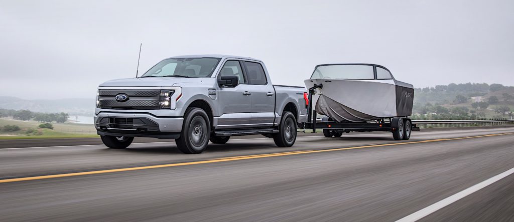 F 150 Lightning XLT tow 01