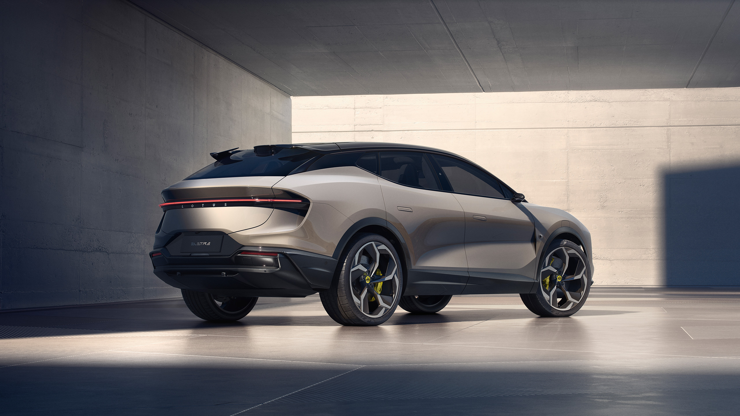 Lotus Eletre gets rangetopping ‘R’ model with 905 hp EV Pulse