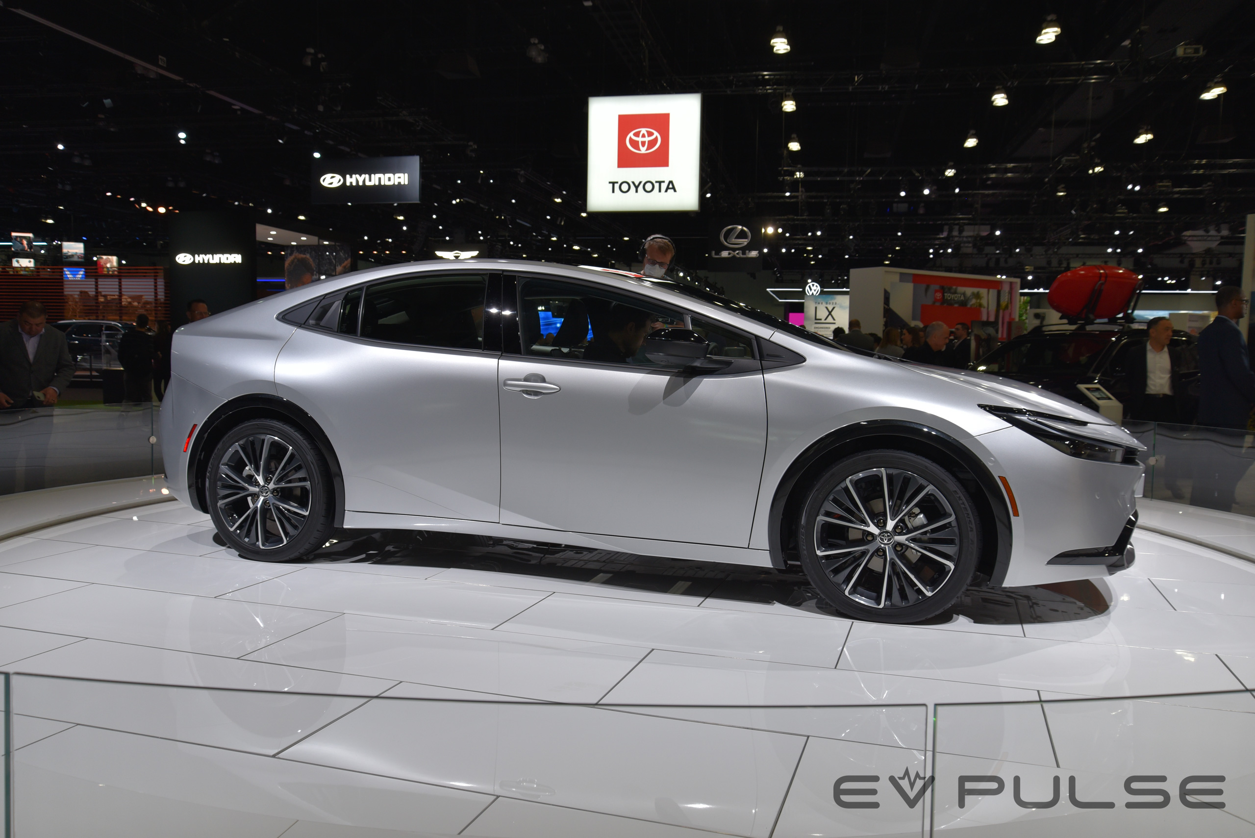 2023 toyota prius la auto show