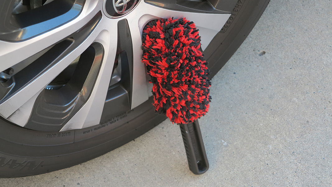 Deluxe Spoke & Crevice Brush for wheels