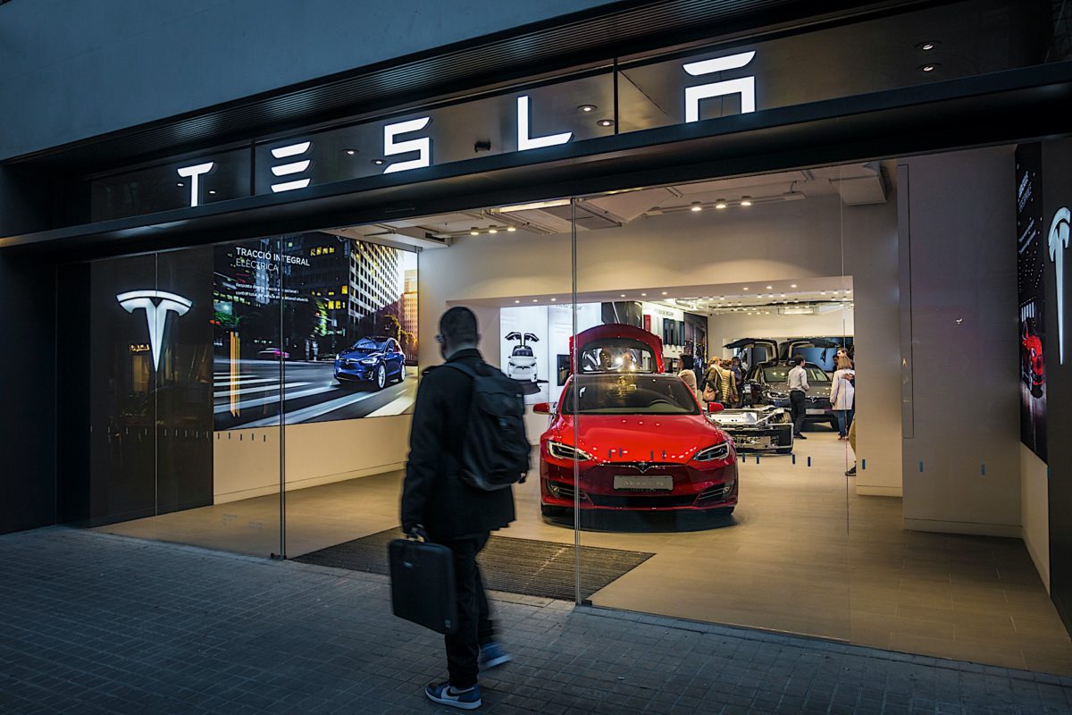 tesla store mall