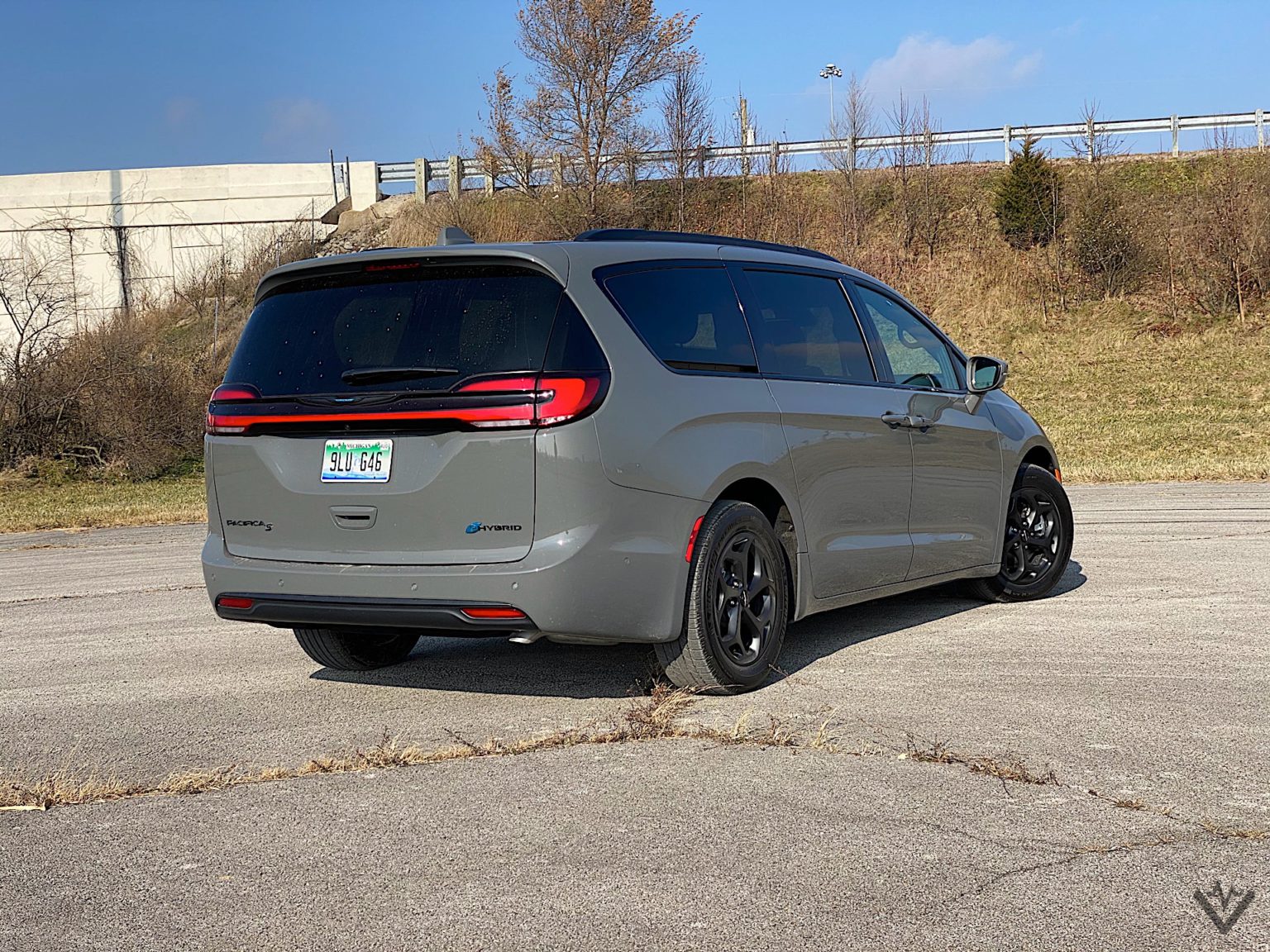 2021 Chrysler Pacific hybrid review: It’s the minivan to buy - EV Pulse