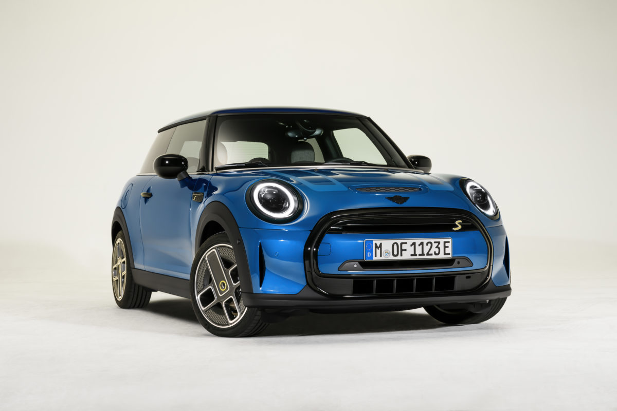 2022 Mini Cooper S E front three quarter