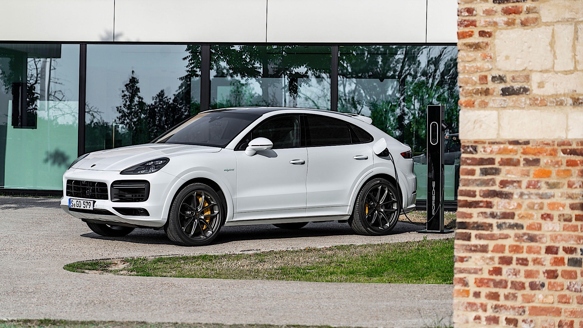 2021 Porsche Cayenne EHybrid models gets official EPA electric range EV Pulse
