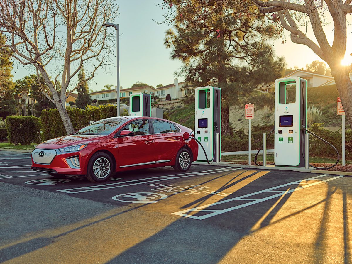 Hyundai and Electrify America 44997 HyundaiBringsComplimentaryFastChargingtoKonaandIoniqwithElectrifyAmericaNetwork 1