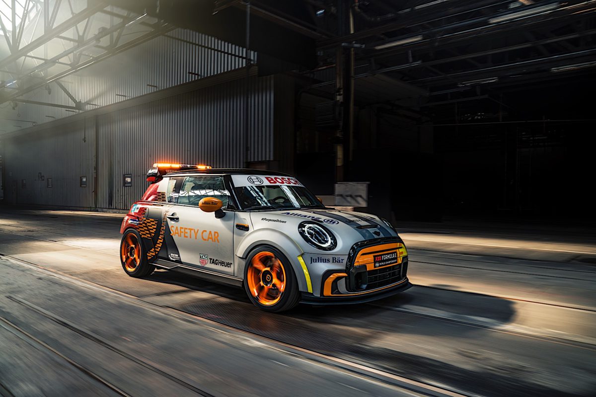 Mini Electric Pacesetter P90417203 highRes 1