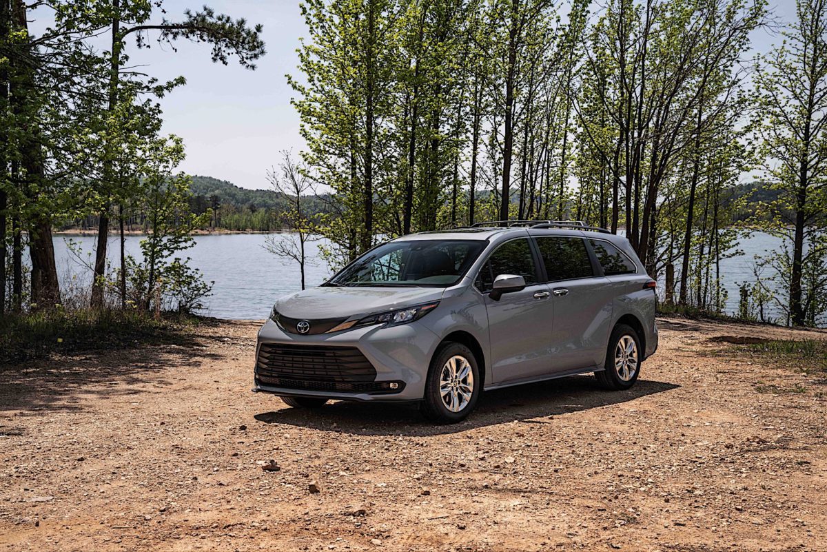 2022 Toyota Sienna Woodland Special Edition 009 scaled 2