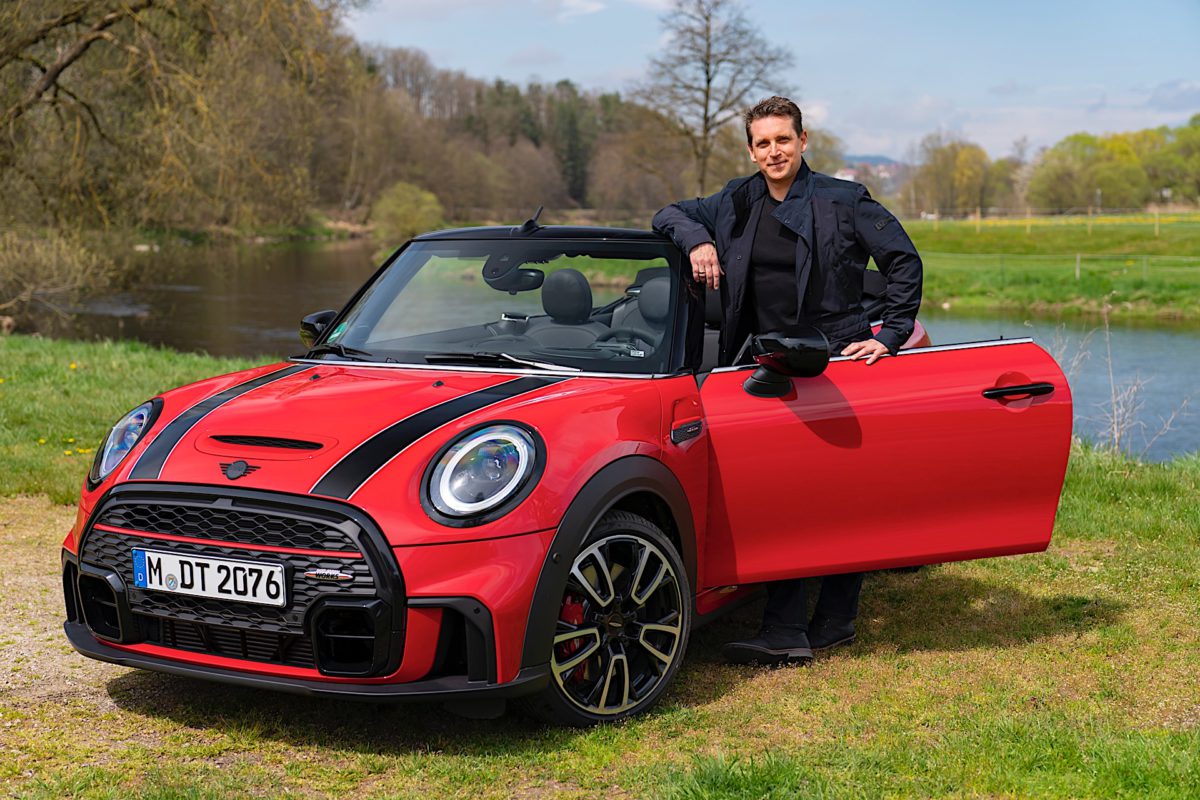 Next-gen Mini convertible spotted with internal combustion engine