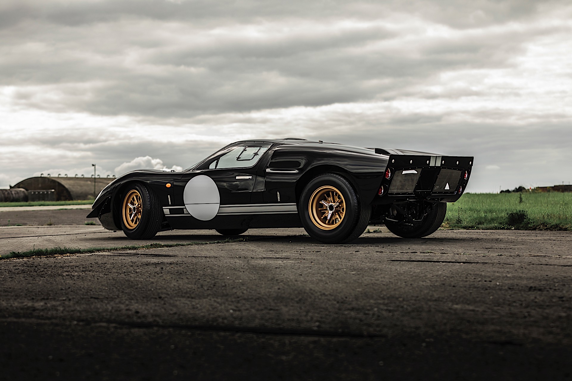 Everrati and Superformance partner together to electrify Ford GT40 - EV ...