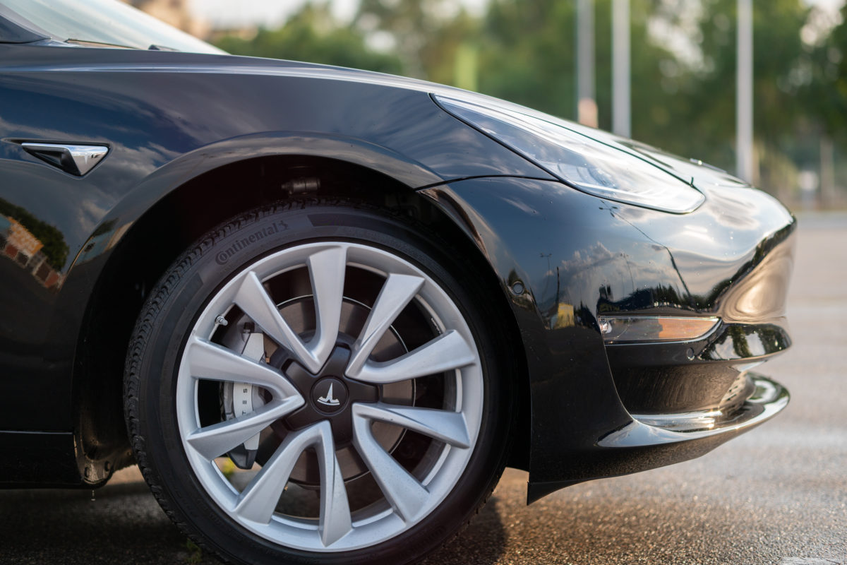 tesla model 3 tire and wheel