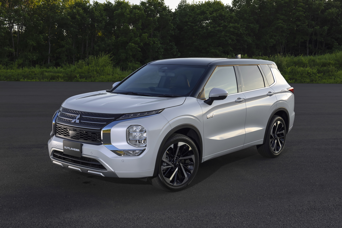 20211014 Outlander PHEV model 2 1200x800 2