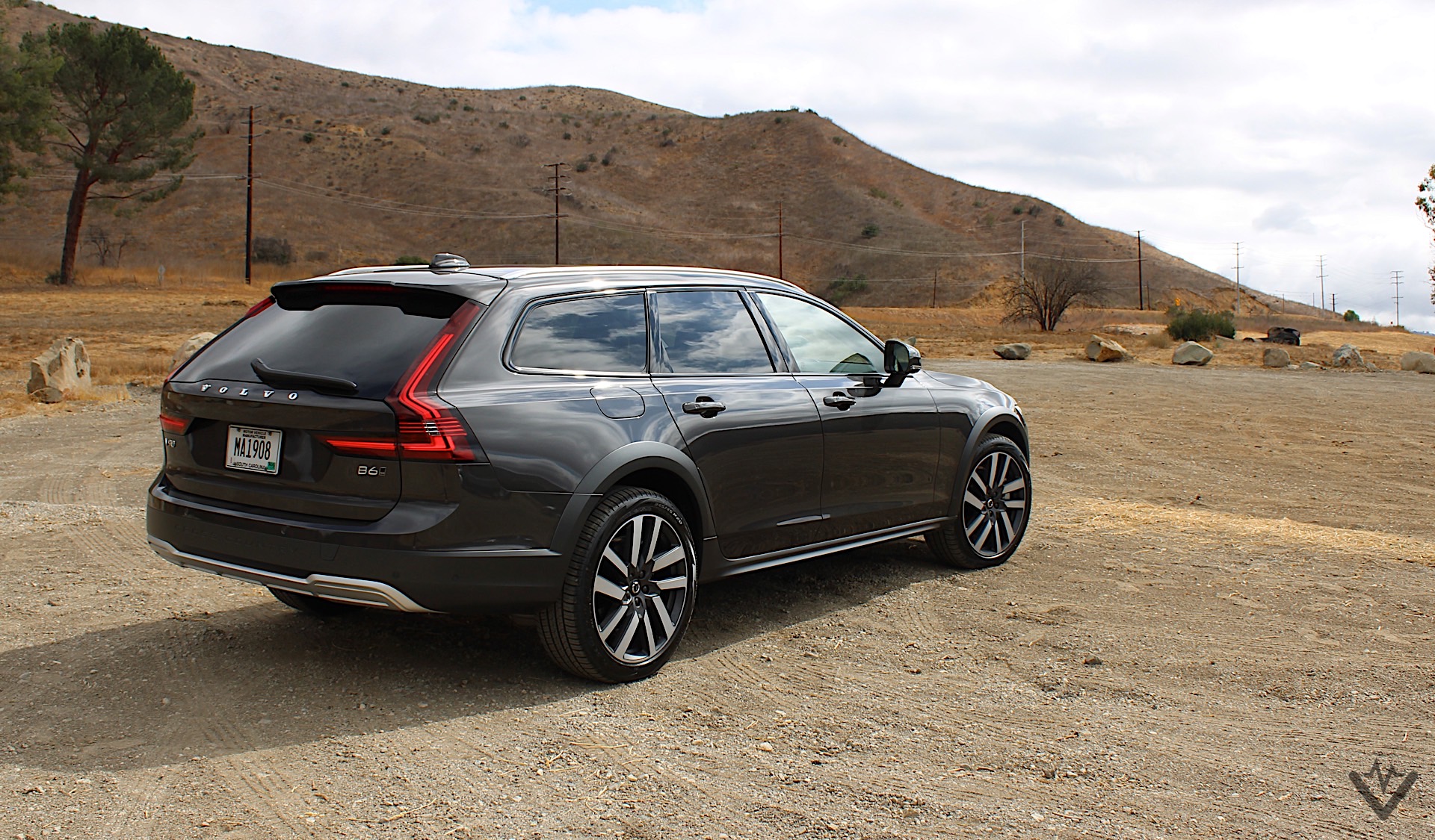 Early first look review: 2022 Volvo XC60 B6 and 2022 V90 B6 Cross
