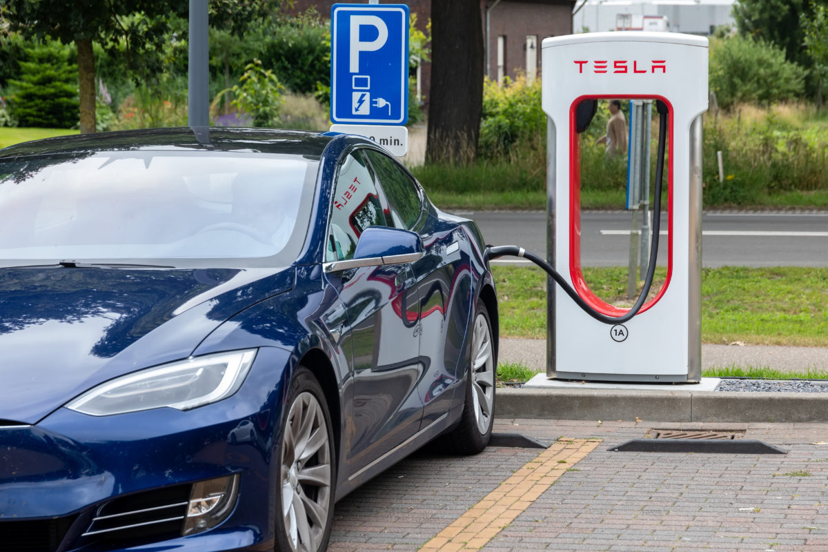 tesla model s supercharging netherlands