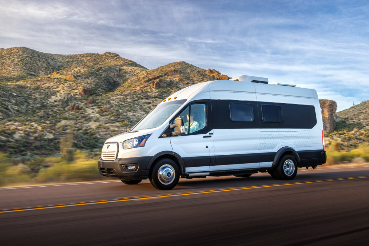 Winnebago Industries e RV Rolling 2