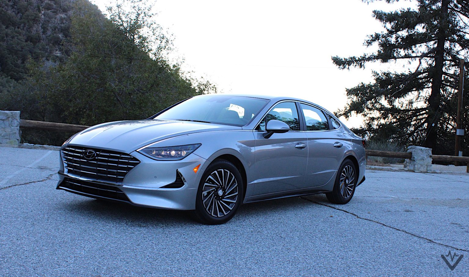 2022 Hyundai Sonata Hybrid review: The tech lover???s mid-size sedan - EV ...