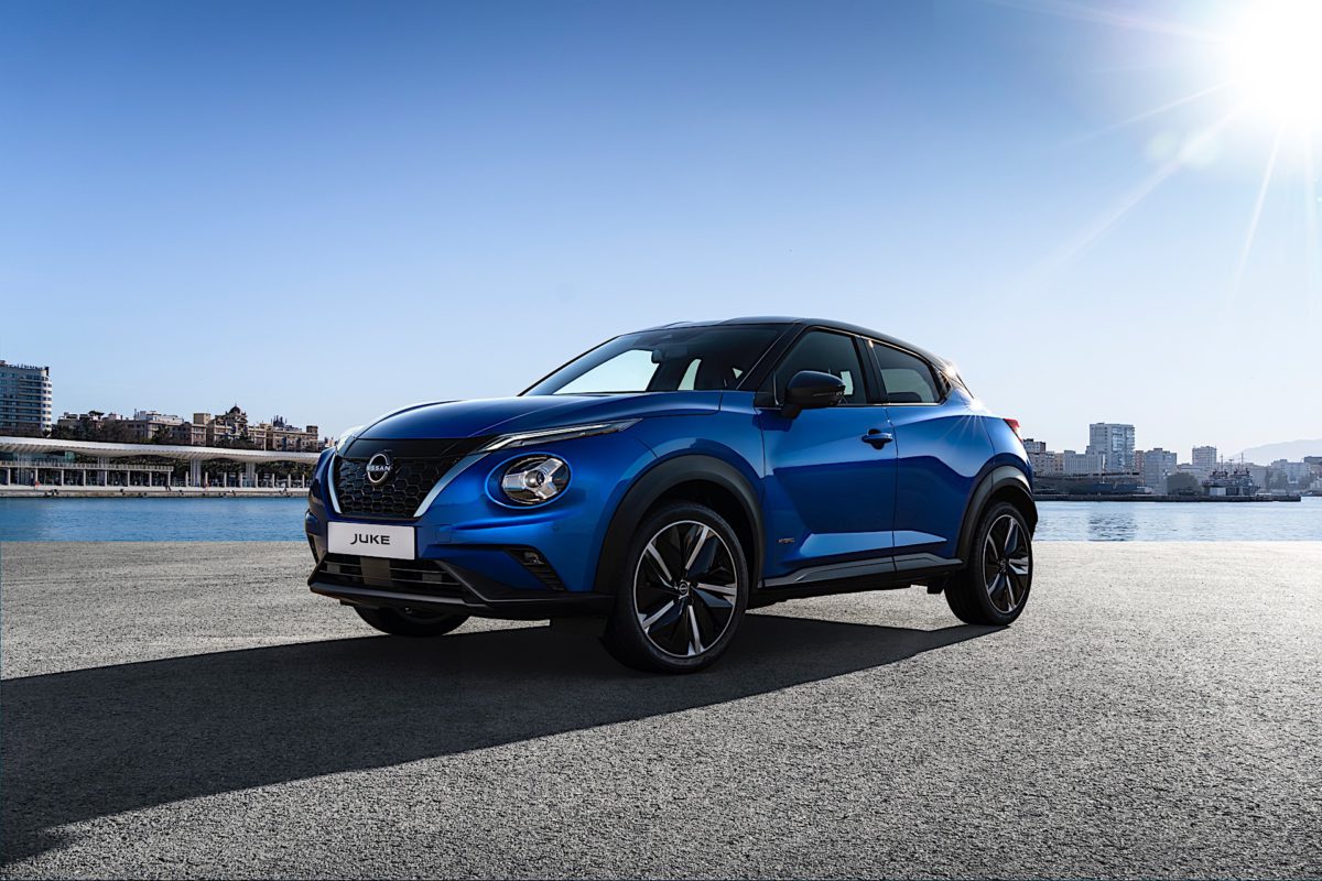 Nissan Juke Hybrid Blue Static 001 JPG