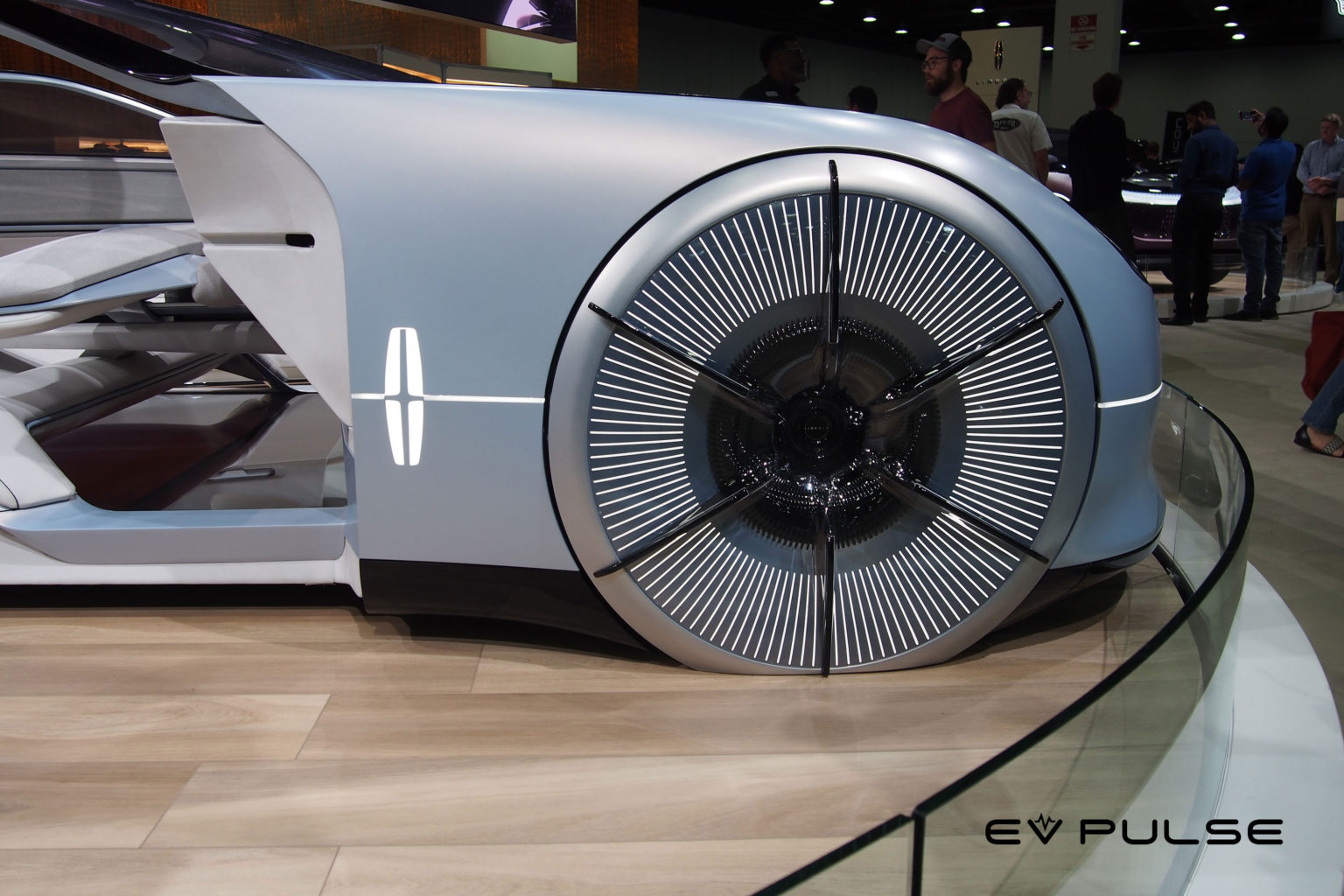 Lincoln Model L100 Concept Is an Autonomous Ultra-Luxury EV