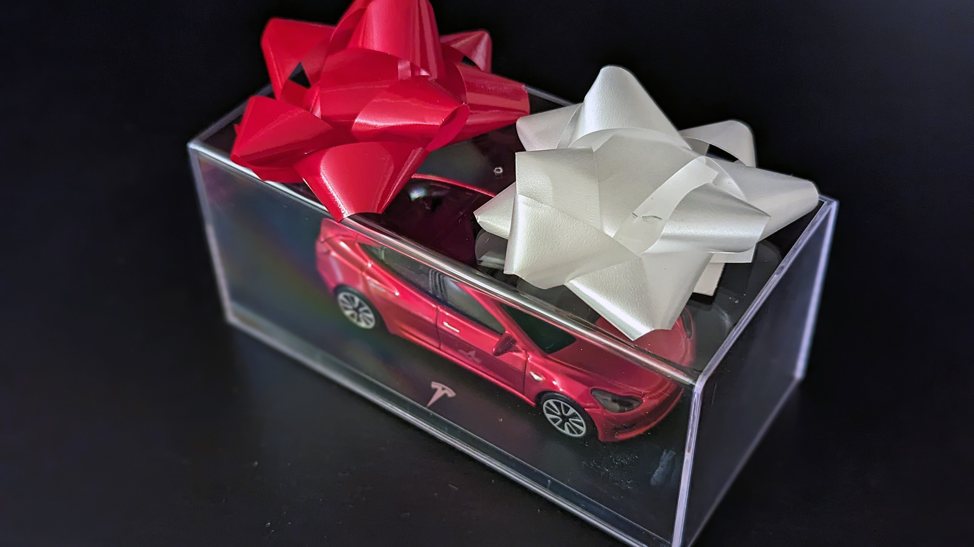 9 Useful Gift Ideas for Electric Car Owners - EVROOM