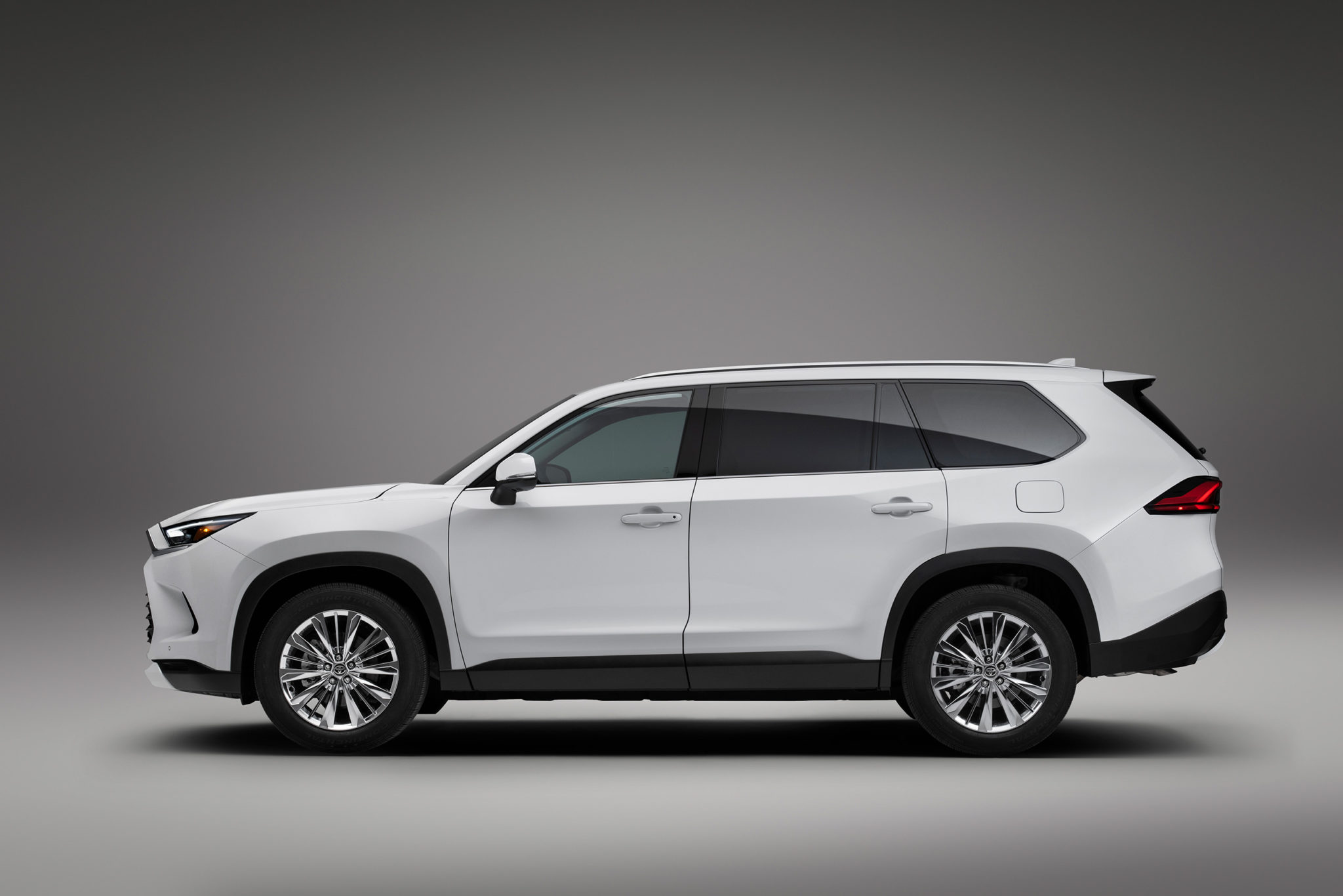 2024 Toyota Grand Highlander delivers 362 HP from a hybrid powertrain